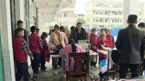 “針心針意” 溫暖環江學子 | 百裕集團售后服務走進校園